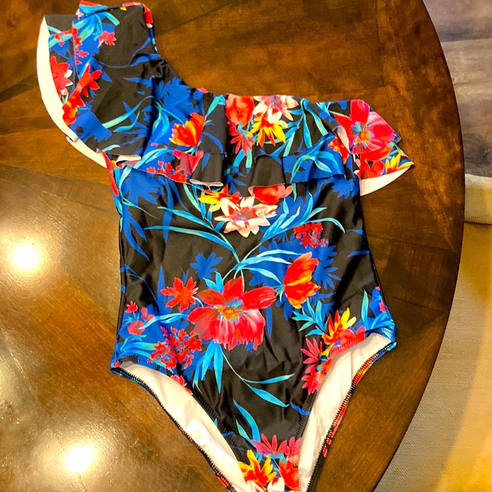 NWT One shoulder, one piece Hawaiian print Size S ruffled top swimsuit